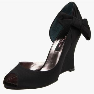 Nina Women’s Black Bow Ericka  wedge 👠 Pump, Size 8